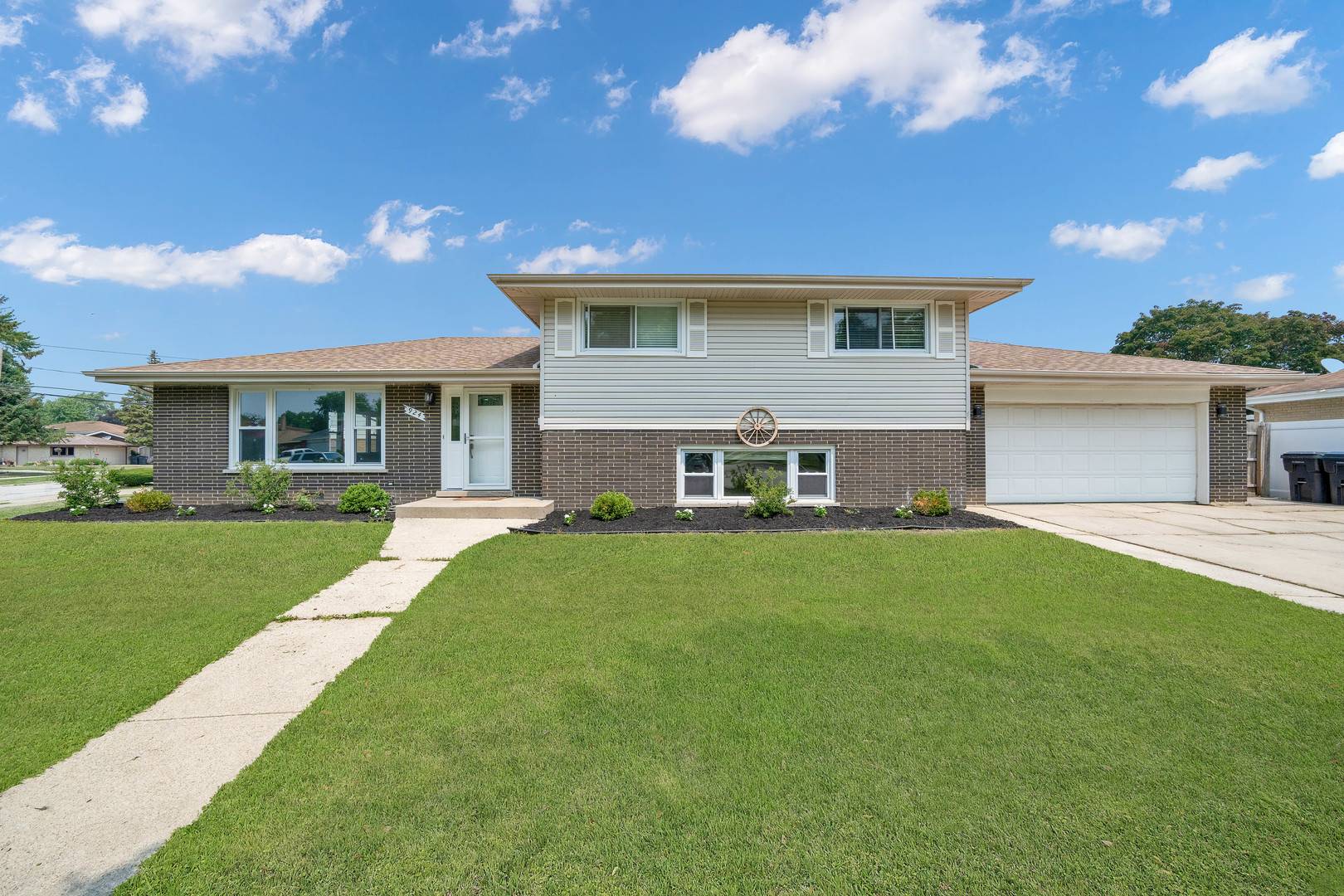 924 E 169th Street, South Holland, IL 60473