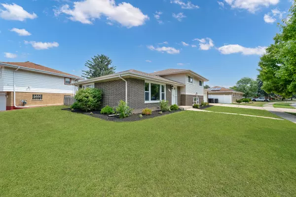 South Holland, IL 60473,924 E 169th Street