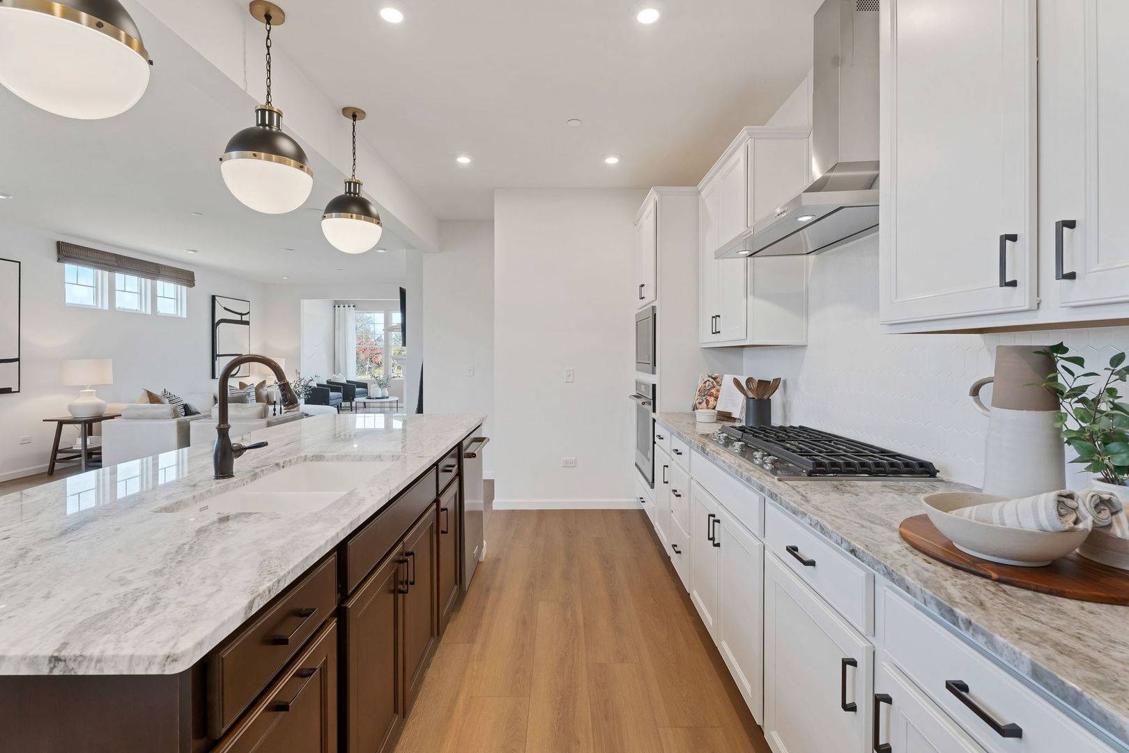 Carol Stream, IL 60188,1048 Quarry Court #13