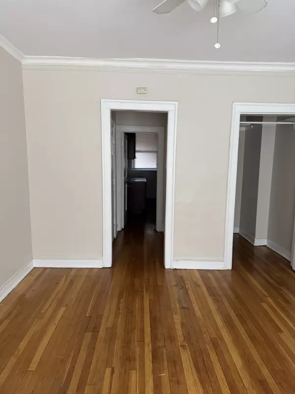 Chicago, IL 60626,7755 N Sheridan Road #1