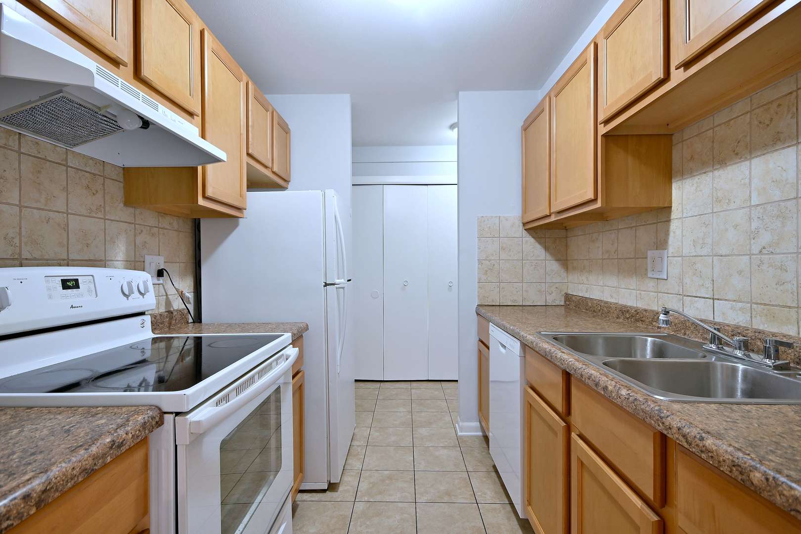Schaumburg, IL 60173,1806 Hemlock Place #105