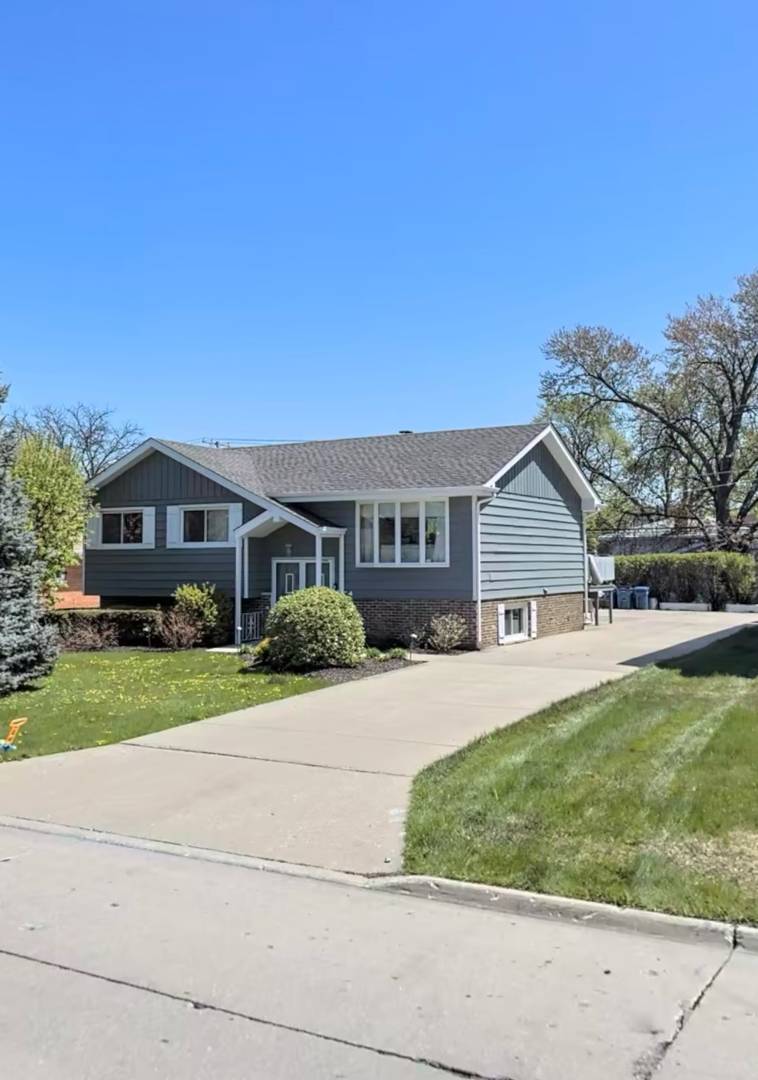 551 N Michigan Street, Elmhurst, IL 60126