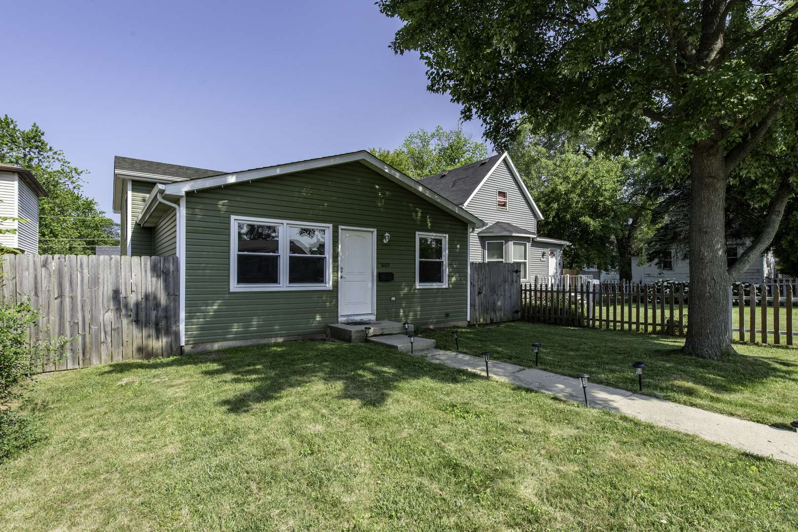 Zion, IL 60099,3009 Gilboa Avenue