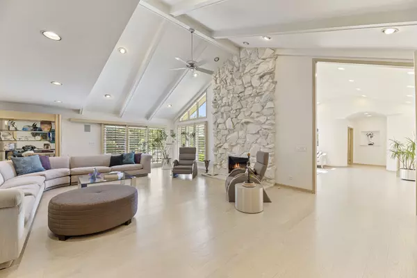 Highland Park, IL 60035,2372 Tennyson Lane