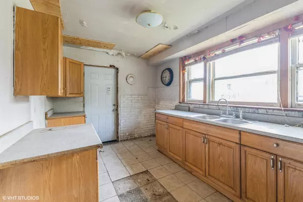 Chicago, IL 60620,8800 S Winchester Avenue