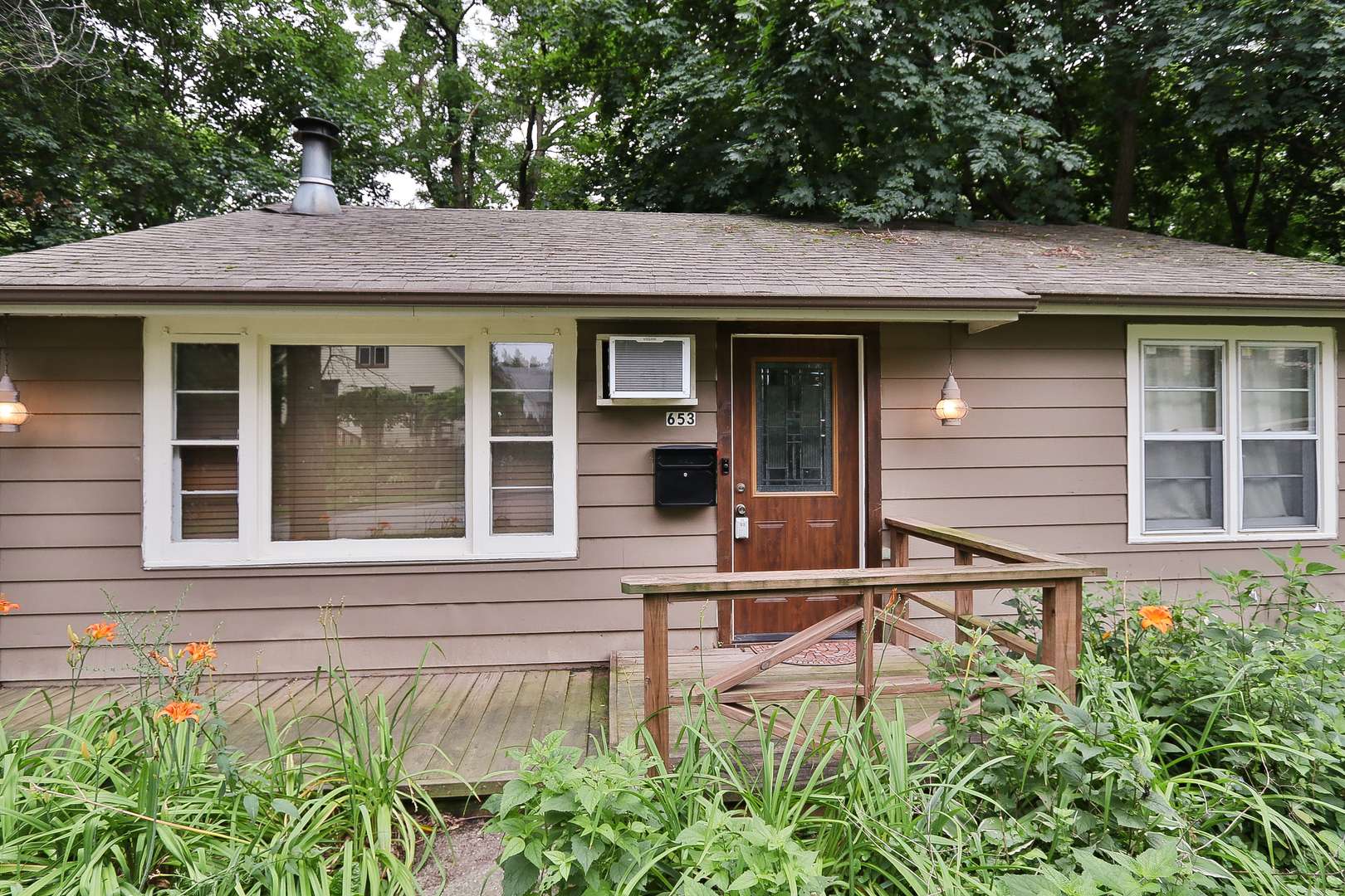 Elgin, IL 60120,653 Eastview Street