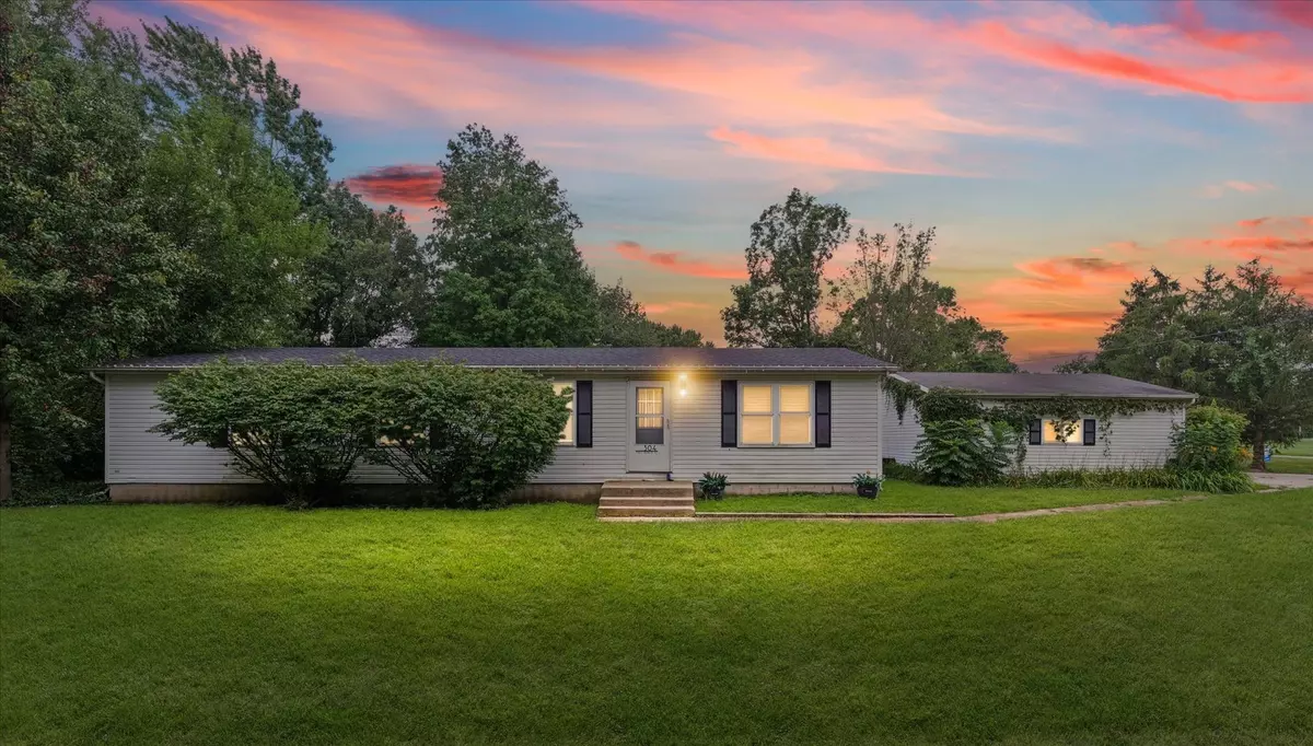 Bellflower, IL 62174,304 E North Street