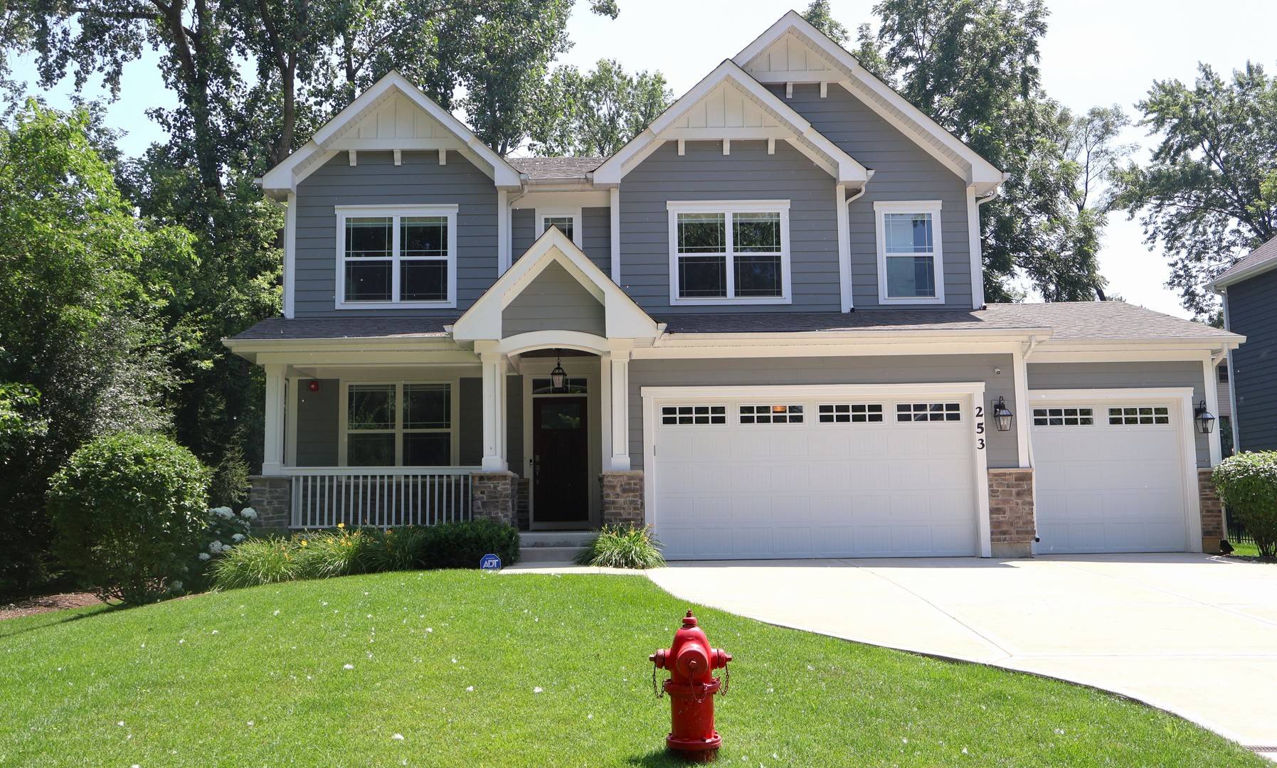 253 E Ellis Avenue, Libertyville, IL 60048
