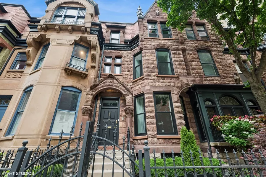 42 E Schiller Street, Chicago, IL 60610