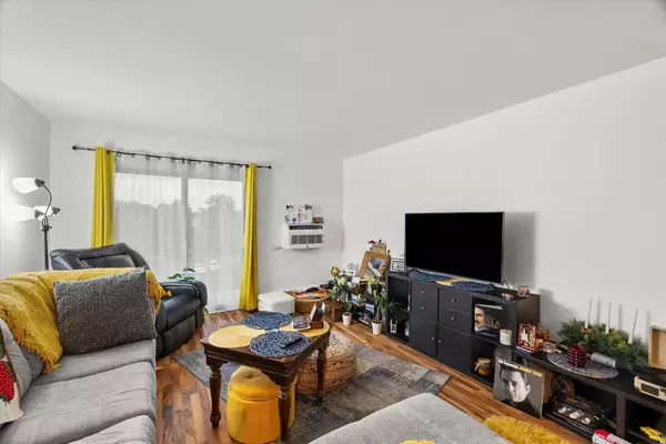 Indian Head Park, IL 60525,7221 Wolf Road #405B