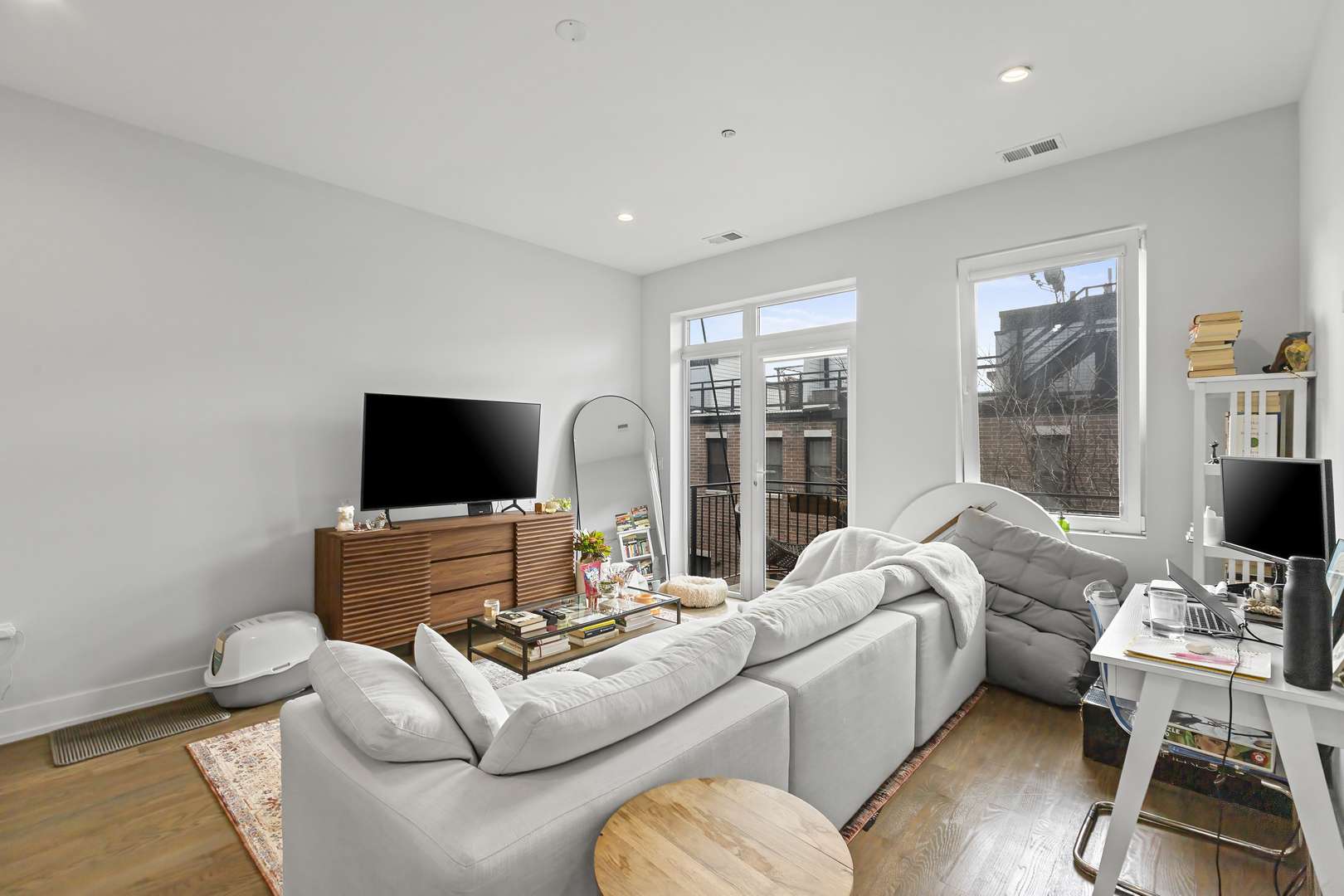Chicago, IL 60612,2217 W Madison Street #309