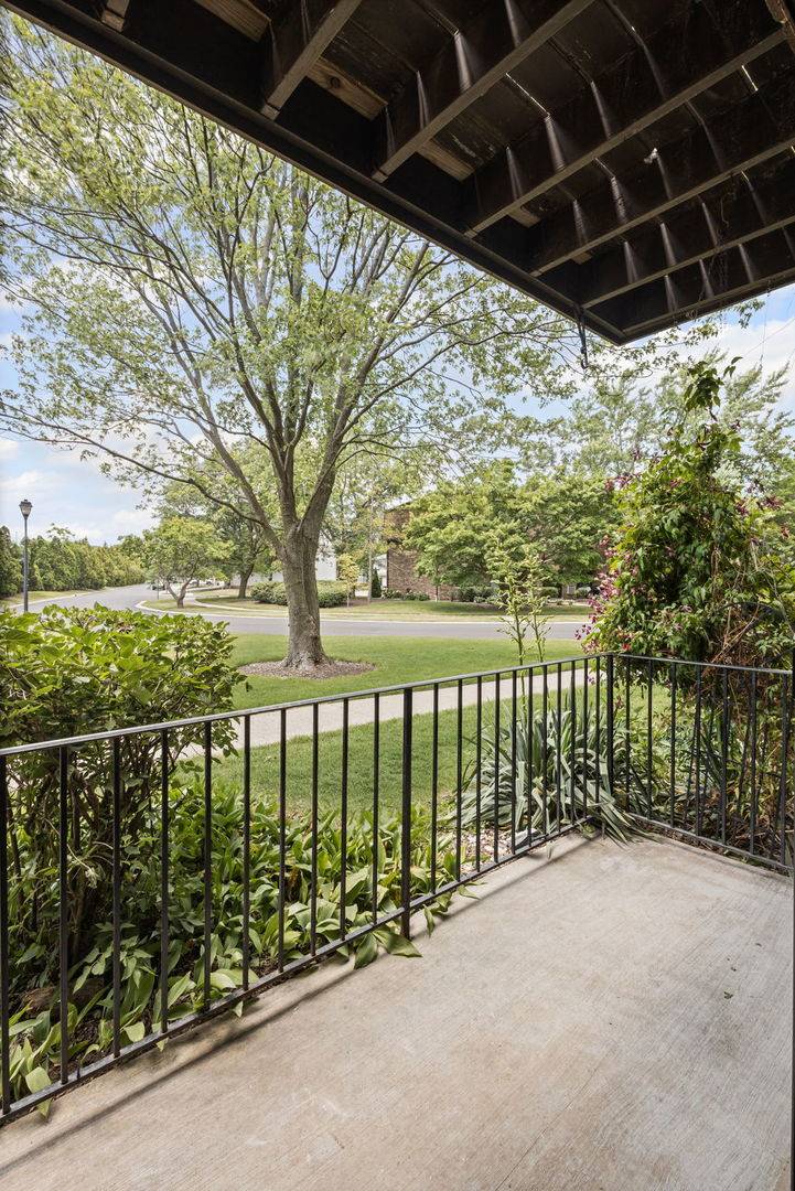 Palatine, IL 60067,113 W Brandon Court #E11