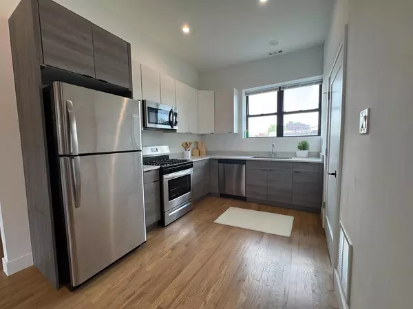 Chicago, IL 60608,1303 S California Avenue #4E
