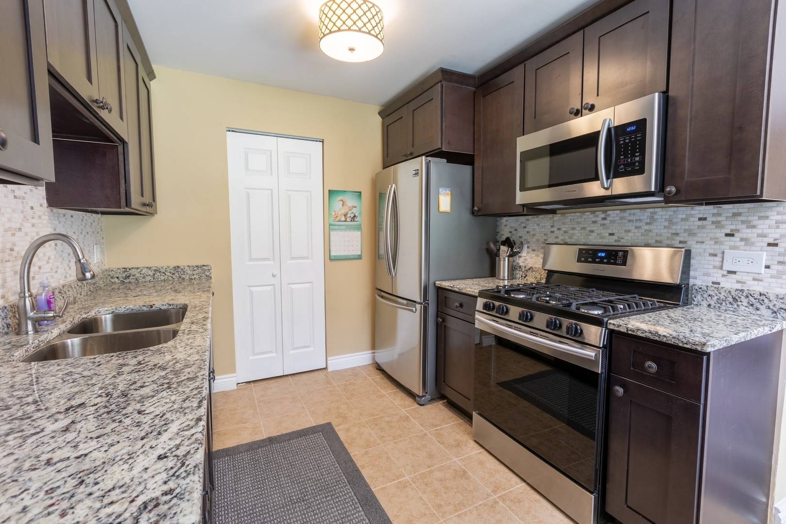Palatine, IL 60067,635 N Deer Run Drive #635