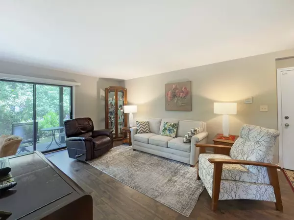 Willowbrook, IL 60527,258 Brookside Lane #B