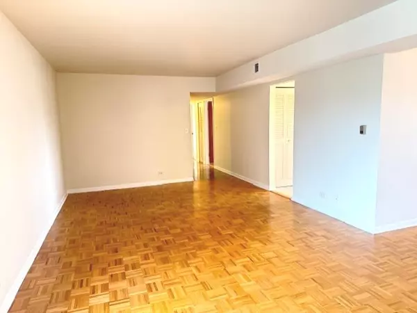 Skokie, IL 60077,5240 Galitz Street #306