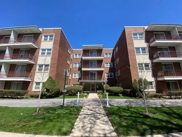 Skokie, IL 60077,5240 Galitz Street #306
