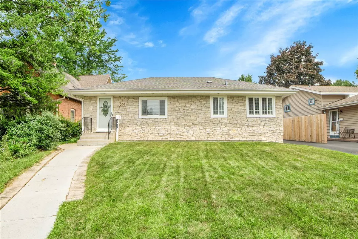West Chicago, IL 60185,209 E Blair Street