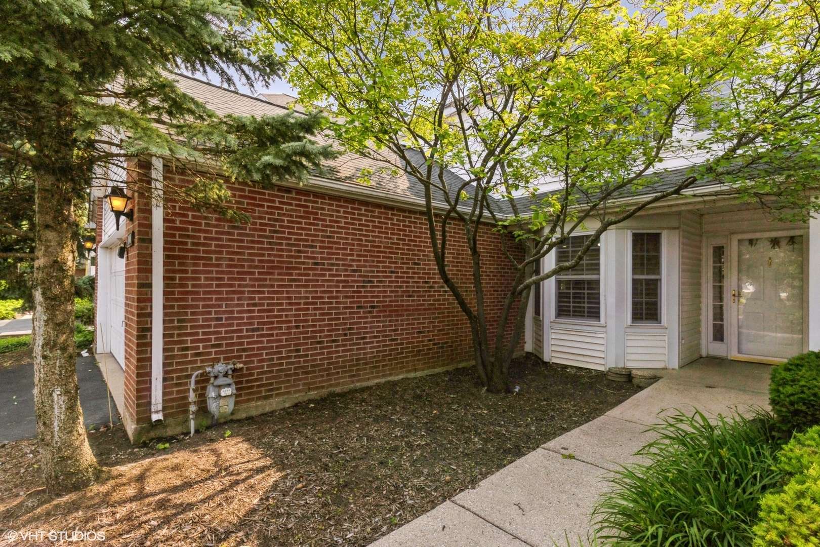 108 Meadowbrook Lane, Lake Bluff, IL 60044