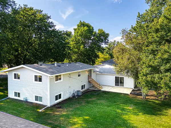 Hudson, IL 61748,502 S East Street