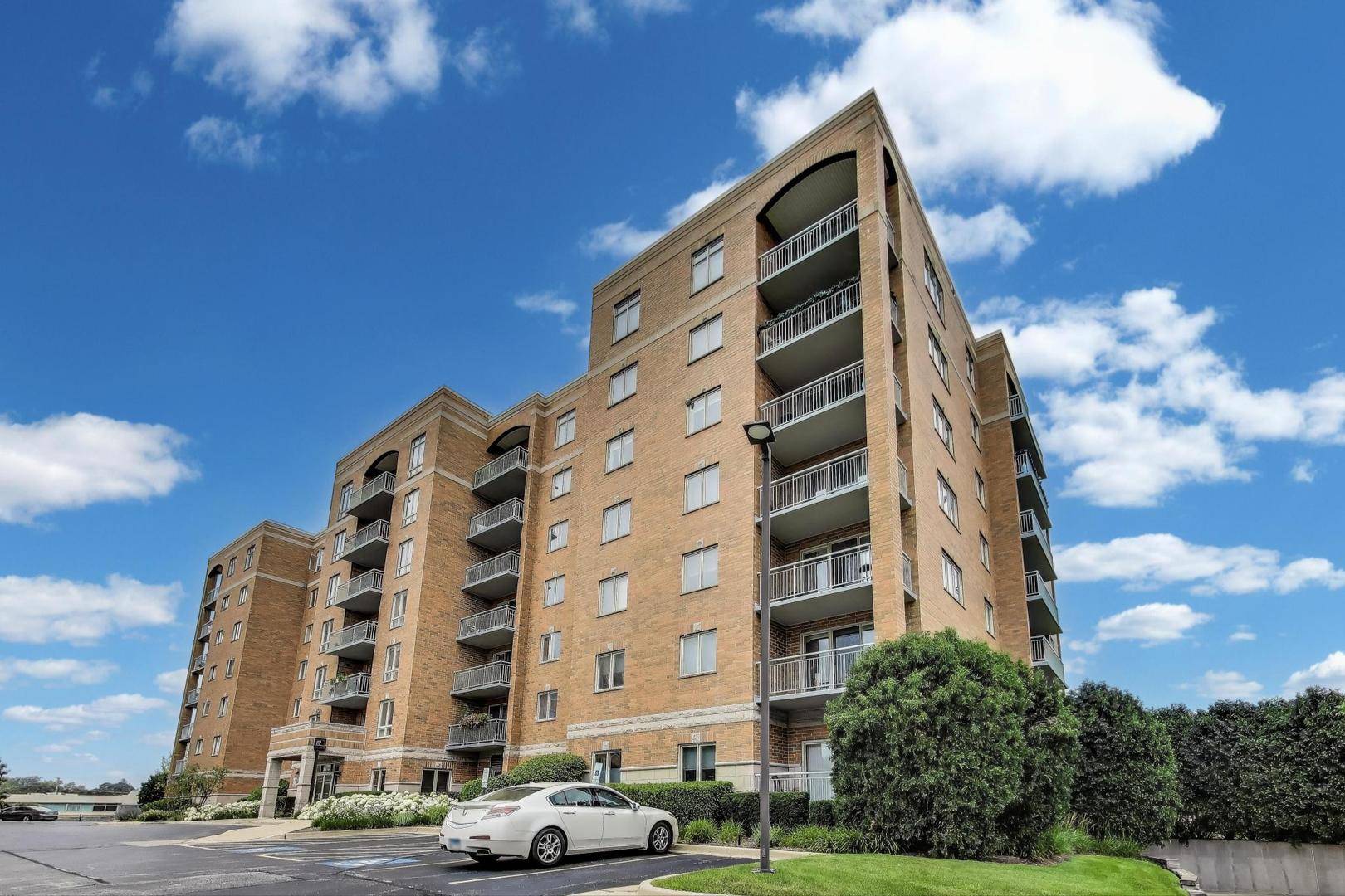 6815 N Milwaukee Avenue #708, Niles, IL 60714