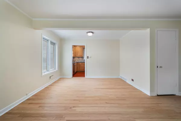 Arlington Heights, IL 60005,534 S Dryden Place