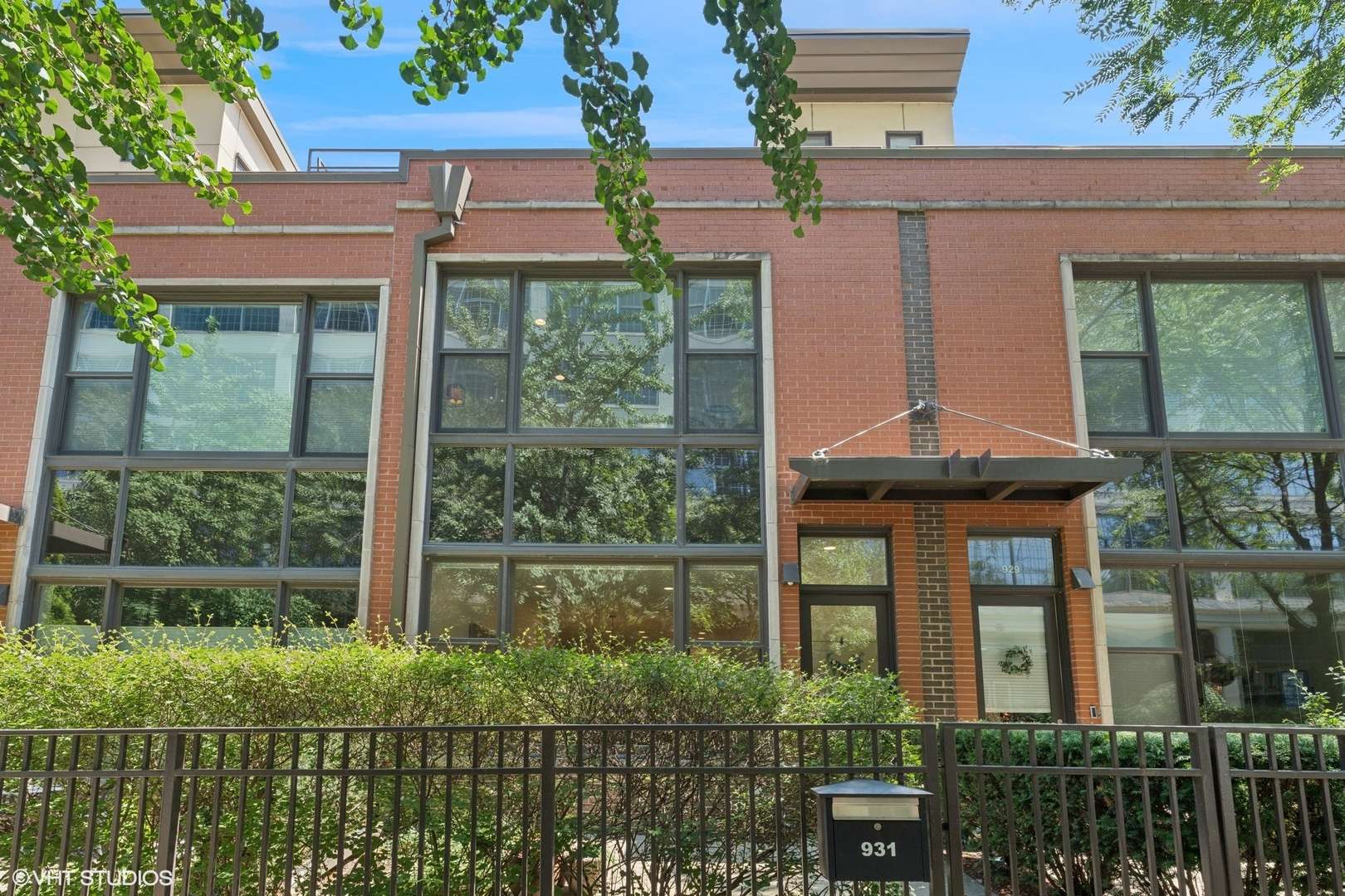 931 N Kingsbury Street, Chicago, IL 60610