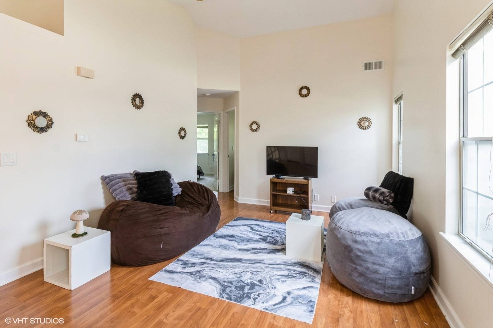 Carol Stream, IL 60188,1081 Lakewood Circle