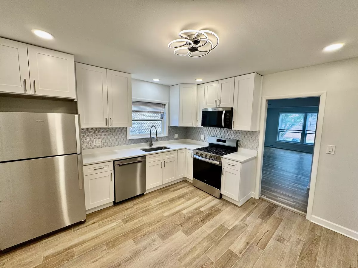 Elmhurst, IL 60126,171 E Van Buren Street #2