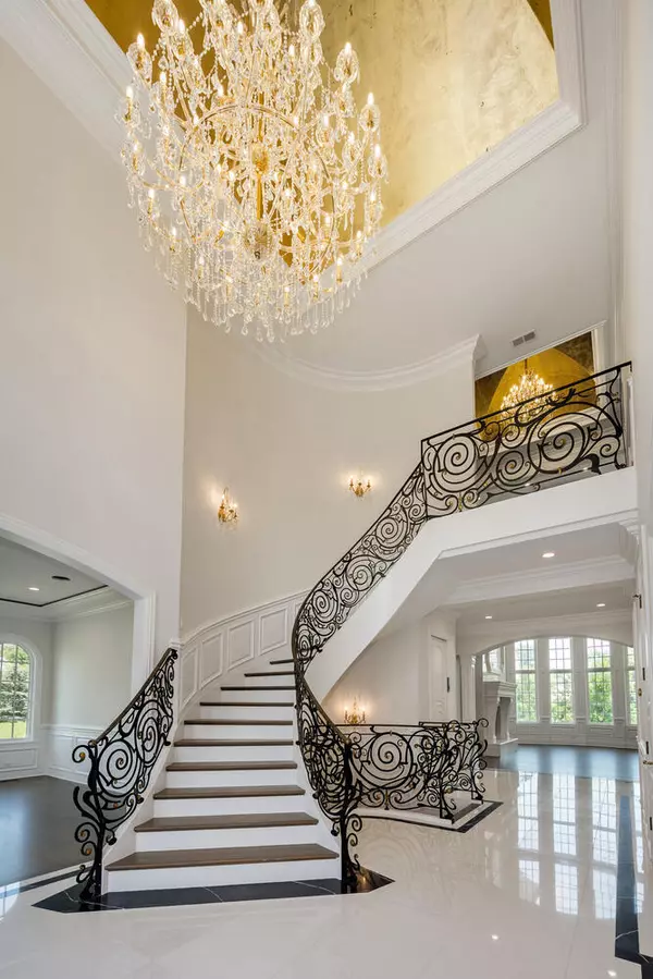 Burr Ridge, IL 60527,6413 S County Line Road