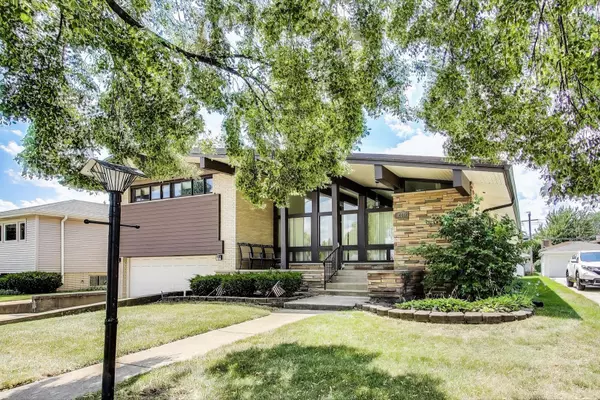 Oak Lawn, IL 60453,10020 S Karlov Avenue
