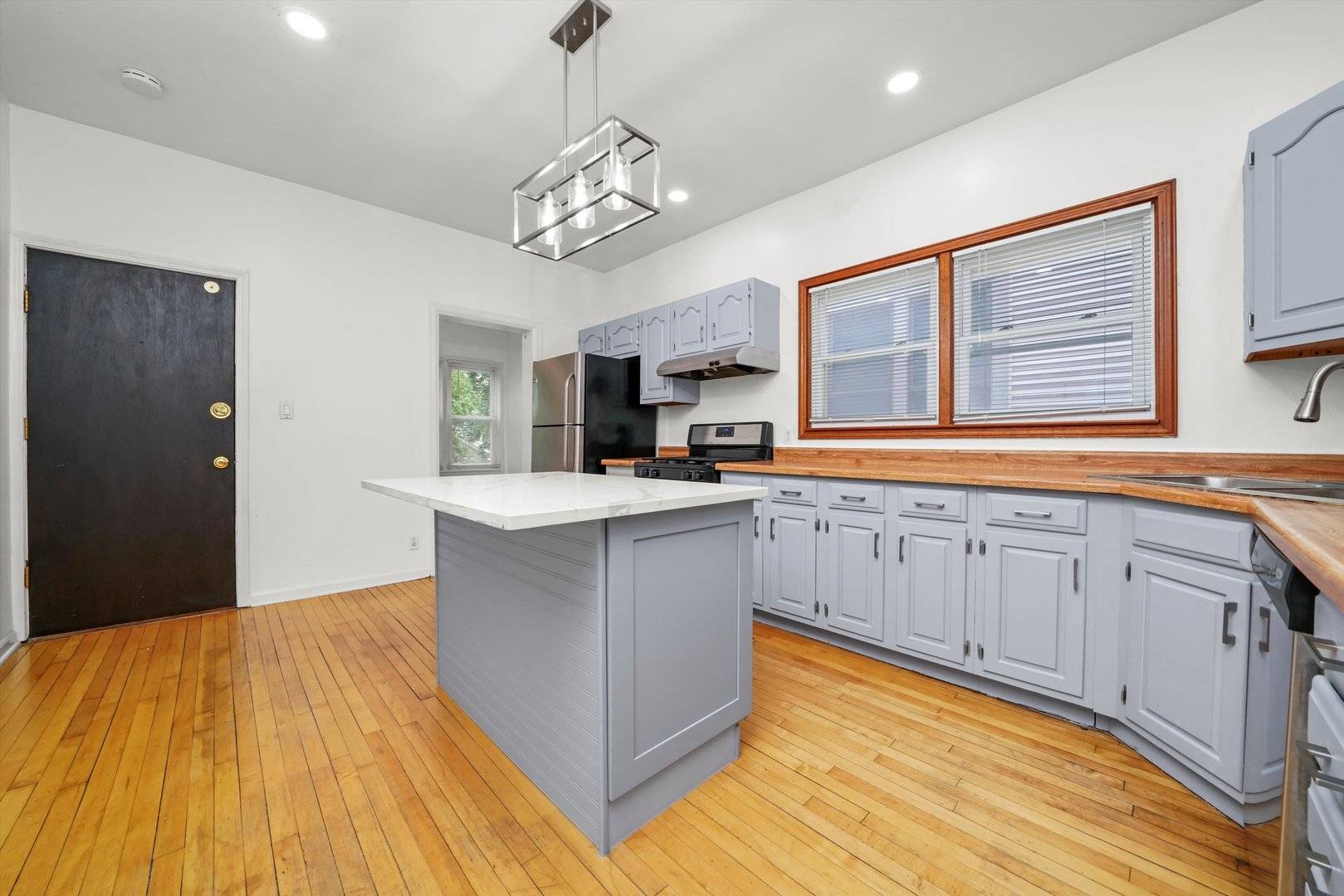 Chicago, IL 60625,2444 W Gunnison Street #1