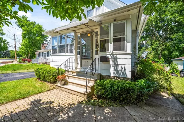 1224 Dean Street, St. Charles, IL 60174