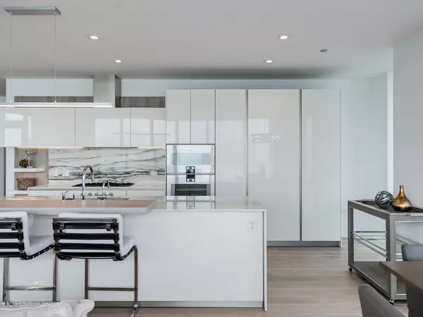 Chicago, IL 60601,363 E Wacker Drive #4208