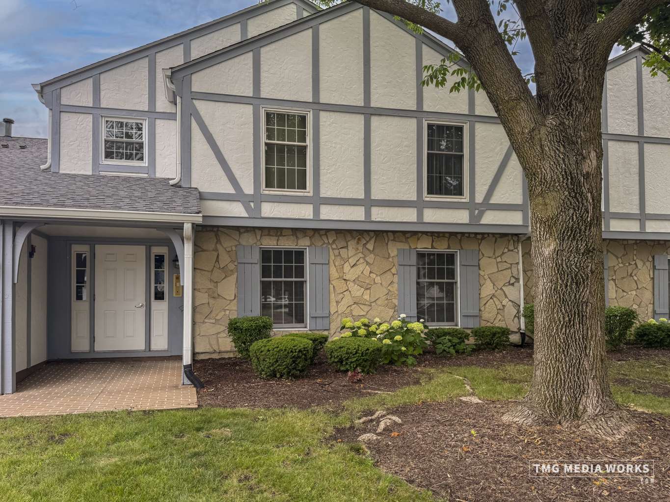2163 Lancaster Circle #202B, Naperville, IL 60565