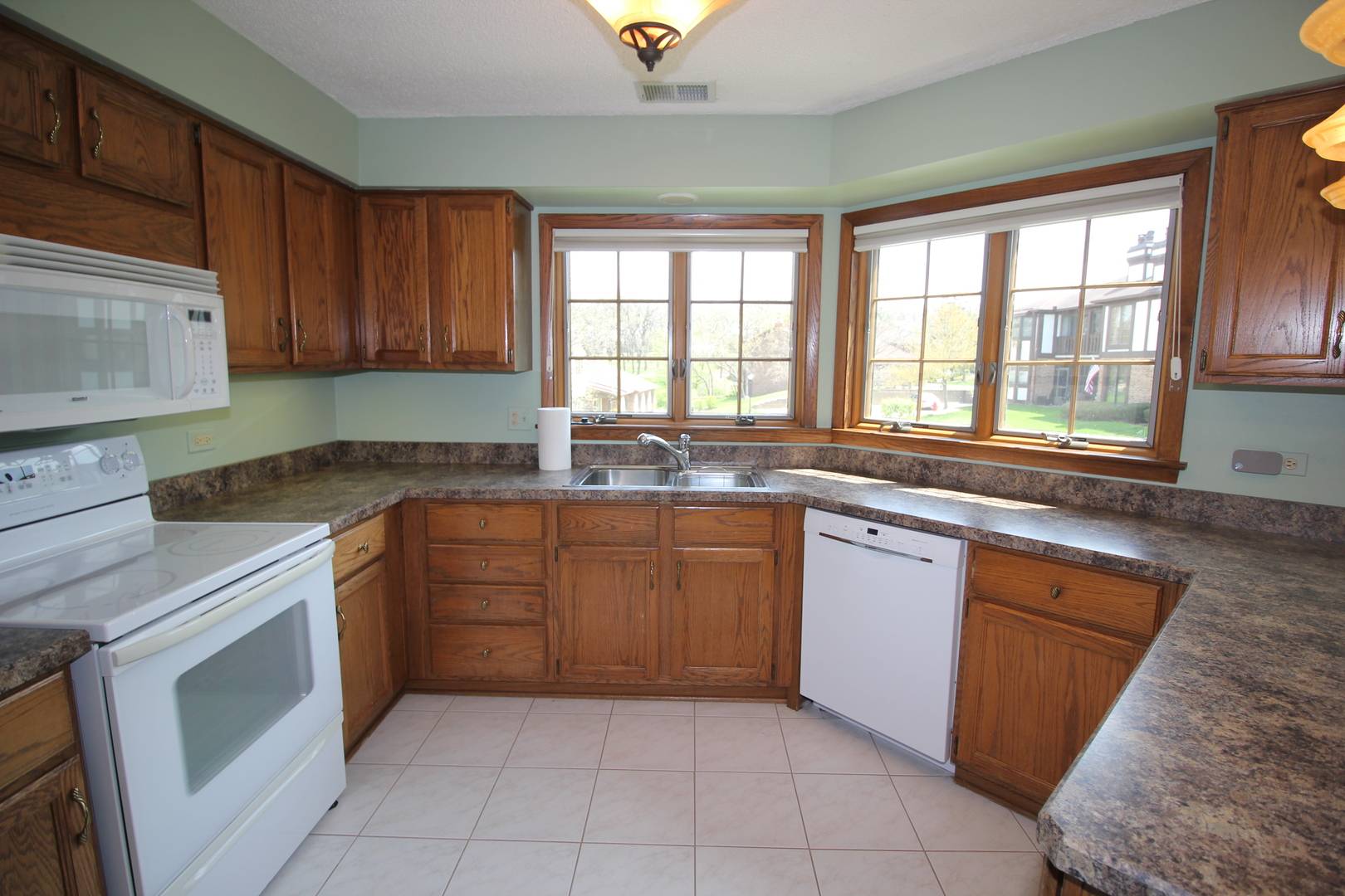 Palos Heights, IL 60463,7853 W Oak Hills Court #2DR