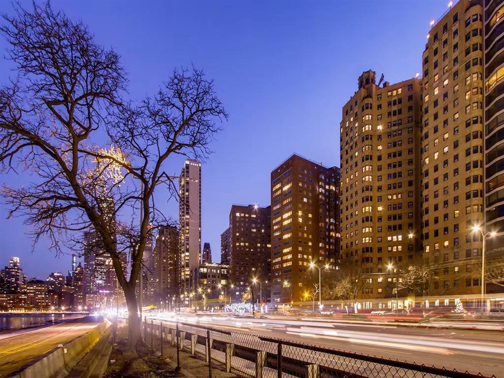 Chicago, IL 60610,1400 N Lake Shore Drive #4T