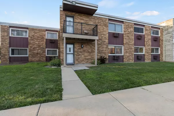 Lombard, IL 60148,1313 S Rebecca Road #113