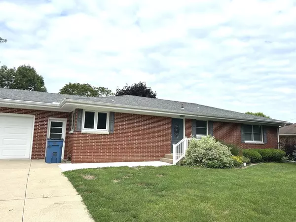 1402 Lakeview Drive, Mendota, IL 61342