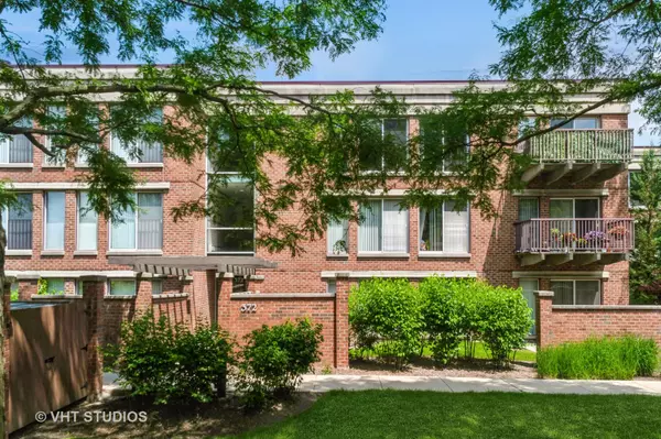 Deerfield, IL 60015,372 Kelburn Road #314