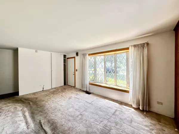 Rolling Meadows, IL 60008,2310 Bluebird Lane
