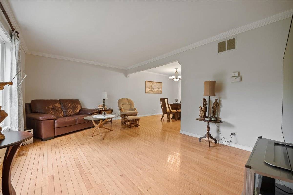 West Chicago, IL 60185,1N730 Macqueen Drive