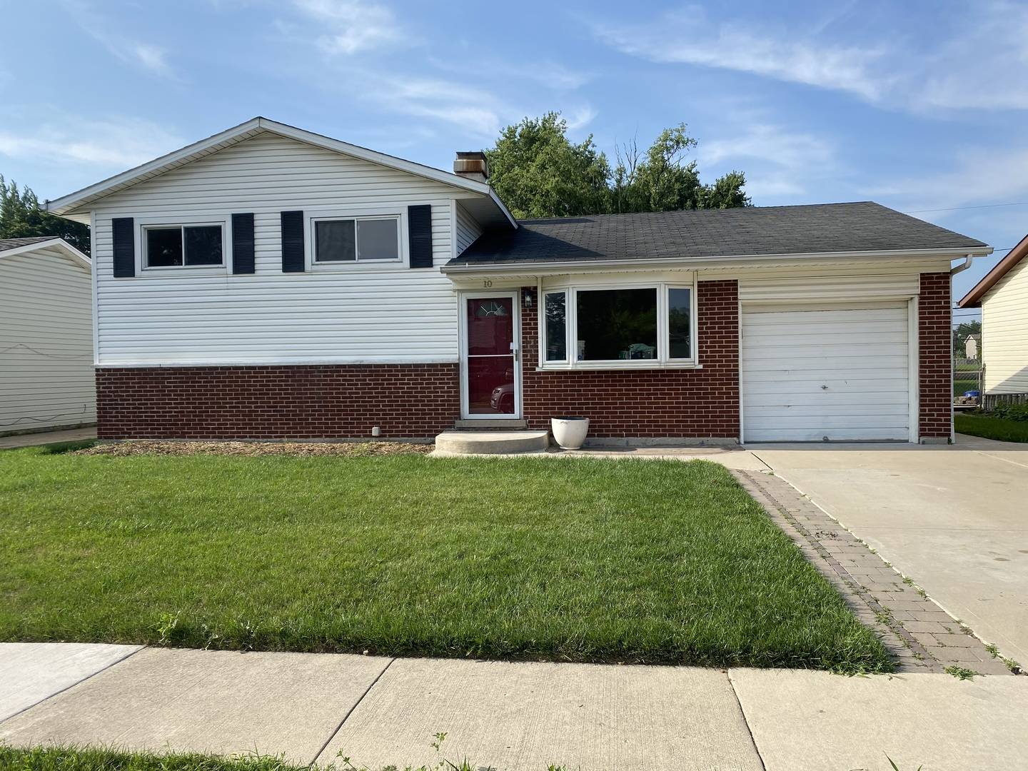 10 E SCHUBERT Avenue, Glendale Heights, IL 60139