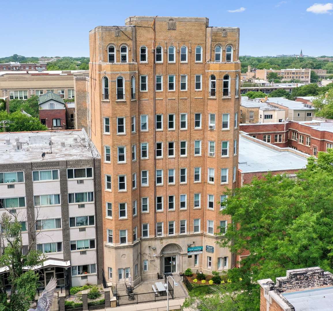 5860 N Kenmore Avenue #214, Chicago, IL 60660
