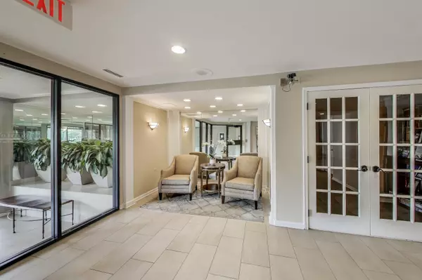 Glenview, IL 60025,2020 Chestnut Avenue #410