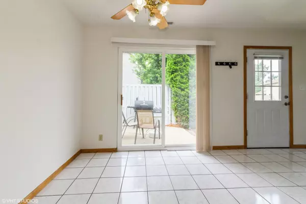 Crest Hill, IL 60403,2304 Carnation Drive #2304