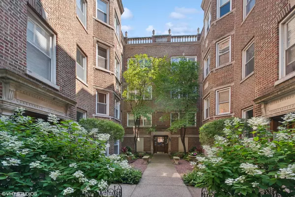 1051 W GLENLAKE Avenue #2, Chicago, IL 60660