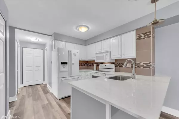 Downers Grove, IL 60515,5400 Walnut Avenue #402