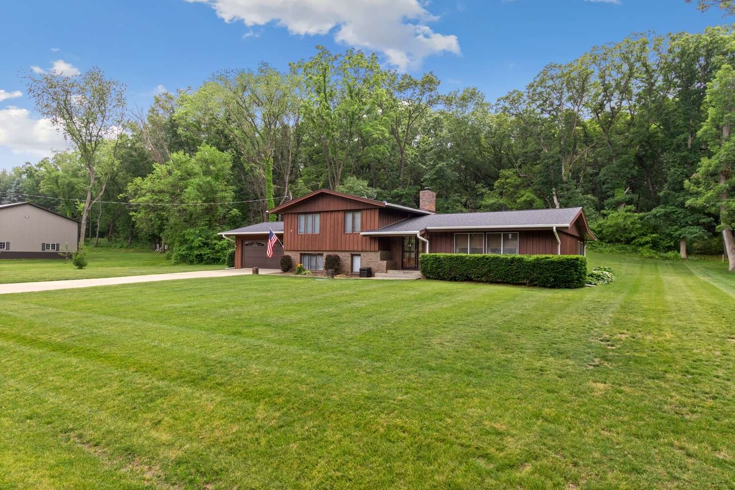 2073 Grand Detour Road, Dixon, IL 61021