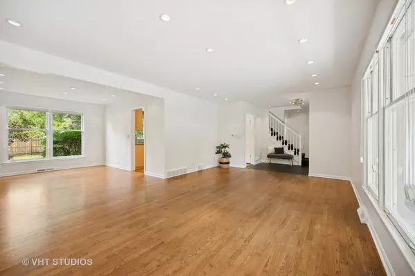 Wilmette, IL 60091,2416 Birchwood Lane